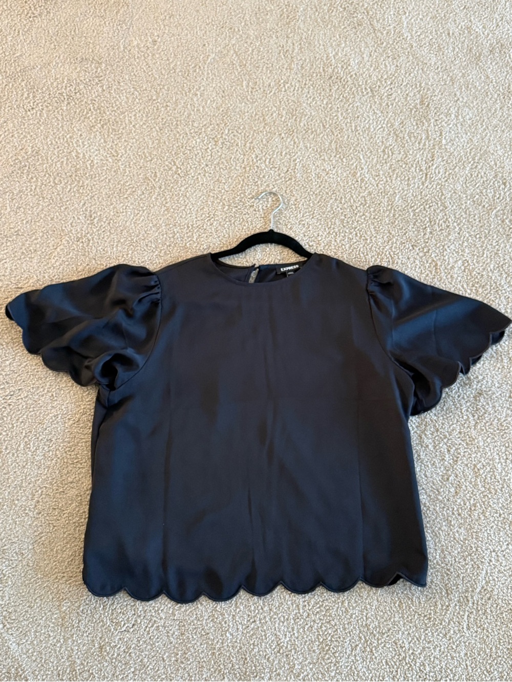Express Black Scallop Flutter Sleeve Blouse Women’s  Size Large NWT